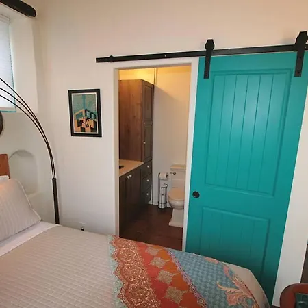 Closson - Stylish - Near Plaza - Queen Bed * Santa Fe