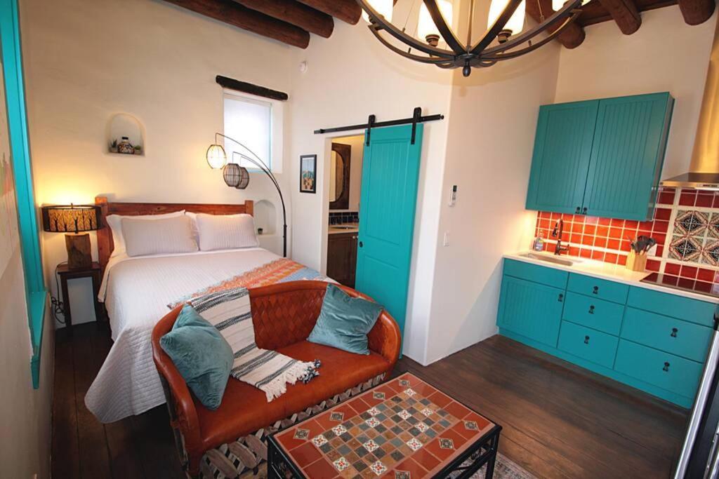 Closson - Stylish - Near Plaza - Queen Bed