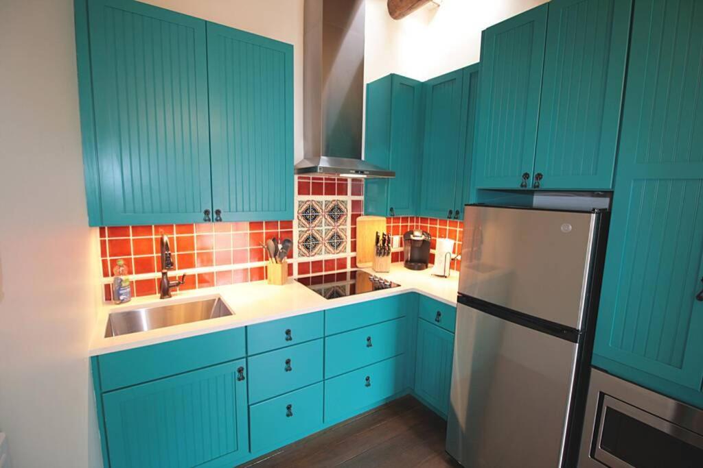 Closson - Stylish - Near Plaza - Queen Bed *