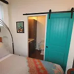 Closson Studio - Stylish - Near Plaza - Queen Bed