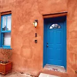 Closson Studio - Stylish - Near Plaza - Queen Bed