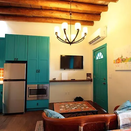 Closson - Stylish - Near Plaza - Queen Bed *