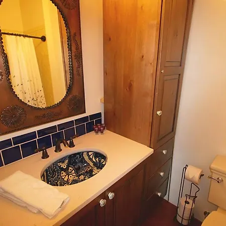 Closson - Stylish - Near Plaza - Queen Bed Holiday home Santa Fe